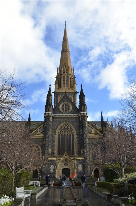 悠游澳洲 · 墨尔本市区 神圣庄严的圣柏特力教堂(St. Patricks Cathedral)。