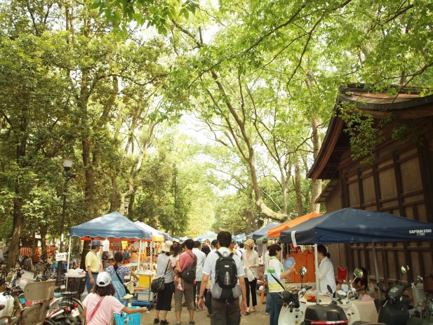 京都的跳蚤市集皆属于超大型且种类繁多。