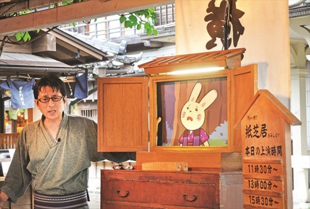 在这里也能找到传统的“纸芝居”玩意儿，非常有趣。