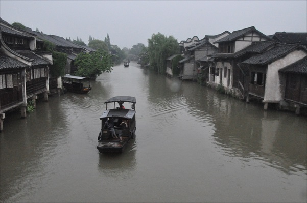 忘返 · 乌镇 难怪,身边每个去过乌镇的人,都会带回一遍满是爱的故事。
