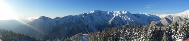 观景台上的视野绝佳，可傲视连绵不绝的雪山美景。
