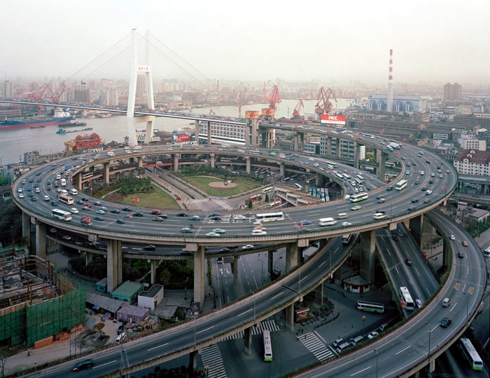 李桑 ‧ 凹凸显家丑;路坑知国力 公路的科技建設是門學問;也是責任。
