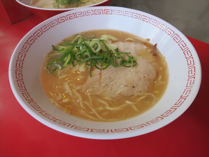 那些美食教会我的事 站着吃的面 点了基本款。