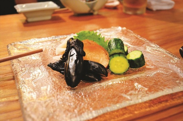 彳亍日本东北三县 秋田 ‧ 岩手 ‧ 青森(上篇) 秋田乡土料理内的腌制小茄子、小黄瓜和萝卜,是非常开胃的小吃。