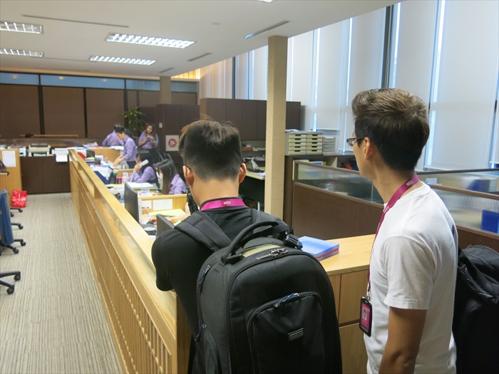 Astro AEC《八点最热报》访蘋果旅遊 过程中不断拍摄需要的画面。