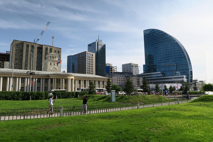 李桑: 情迷蒙古大草原 首都乌兰巴托---全国一半的人口居住在城市里。