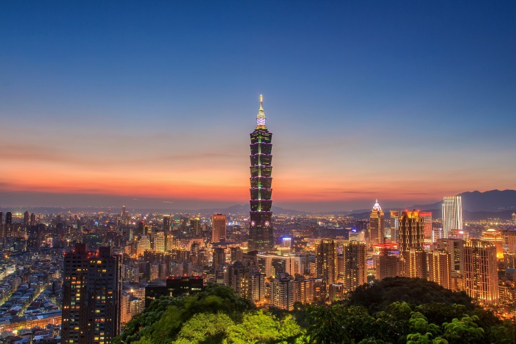 台湾休閒农场 感受悠游时光 最后一天自由行,选择花半小时登上象山步道,拍摄台北101夜景,结束这趟比赛旅程。