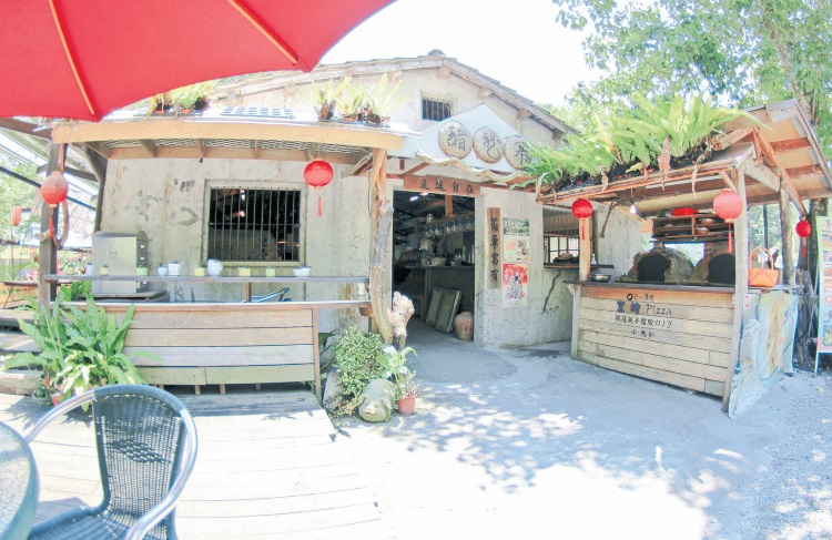 下一站,幸福 猪龙寨‧经主人程清波规划变成具特色小店,散发出浓浓的文艺风,让人忘了它的前身是废弃猪舍。