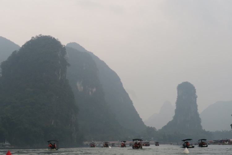 李桑 · 签证这回事 ; 迟了莫后悔 桂林的落地签证进一步带动了漓江的旅游产业;有智者事竟成。