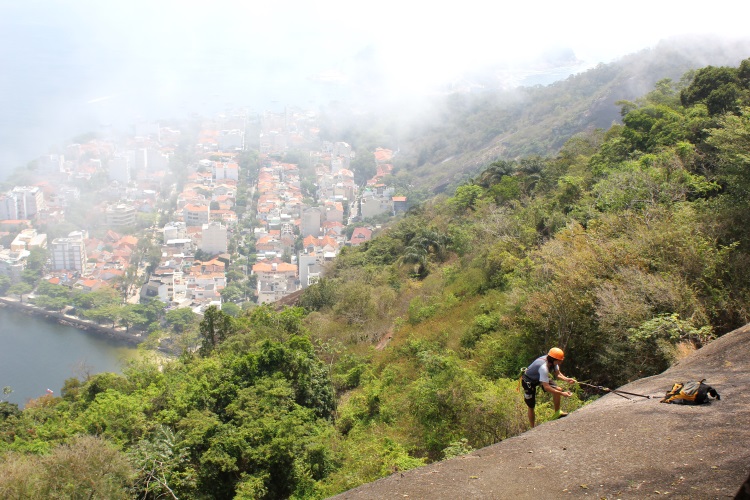 面包山 . Hello Brazil ! 来点冒险精神?这里有数条攀登路线等你征服!