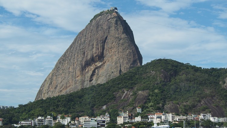 面包山 . Hello Brazil ! 位于把那拉湾的面包山