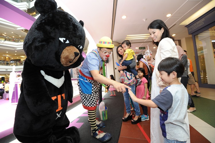除了小丑，来自台湾的喔熊（OhBear）也在现场出没！