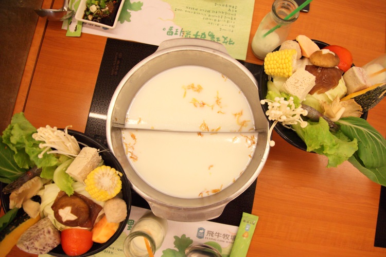 亲近台湾土地 与大自然对话 牛奶火锅大餐