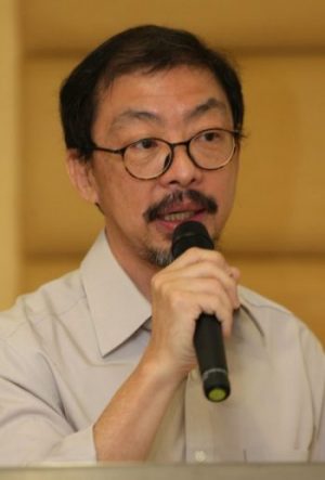 《星洲》:2016年蘋果旅遊杯华文报刊羽毛球赛 ‧ 中文媒体以球会友 郑丁贤在抽签仪式上致辞时表达了华为报刊羽毛球赛事能重新主办的喜悦。