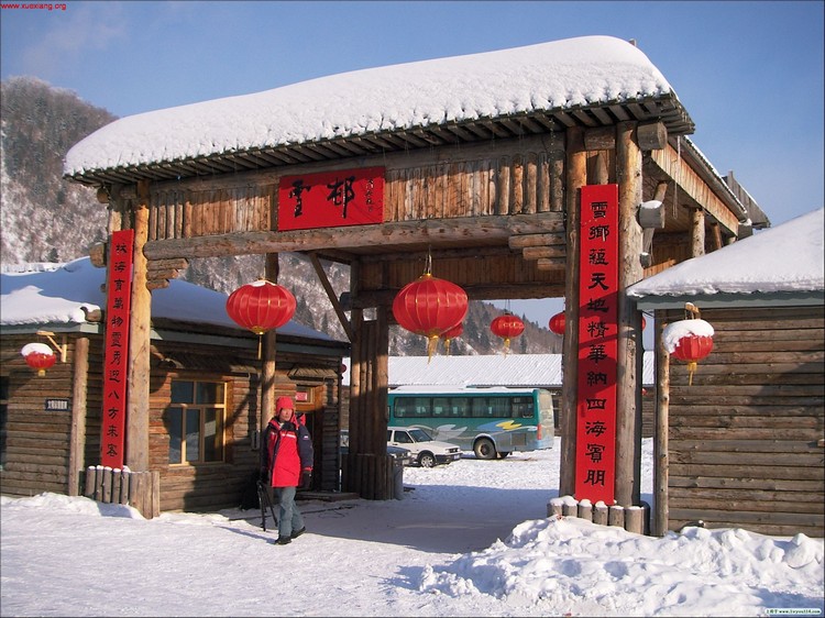 冬天要 见雪 · 中国 东北雪乡 全年都可以前来的旅游胜地,然而春节时期前来,最能让你感受到当地人的生活气息。