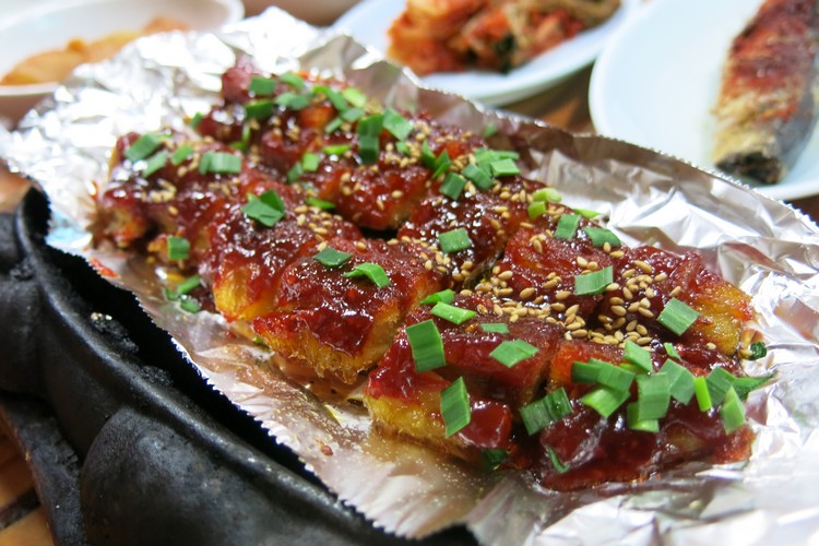 烤黄太鱼也一样，香辣之余还多了些烤香味。