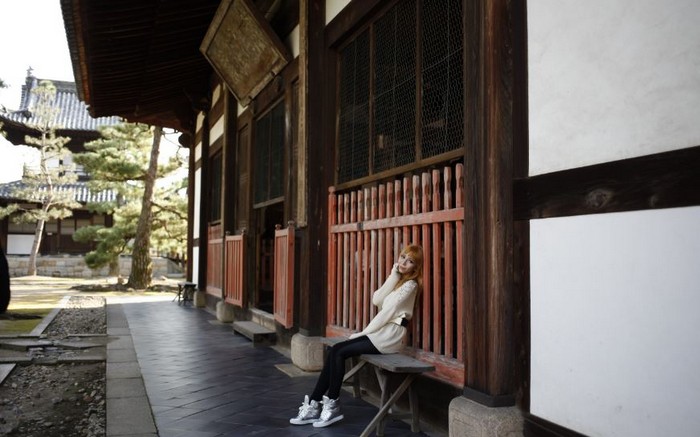 日本私访路线 (上) 清水寺仁王门前整条的商店街裡有很多有特色的小商店,可以买到京都特产,纪念品。