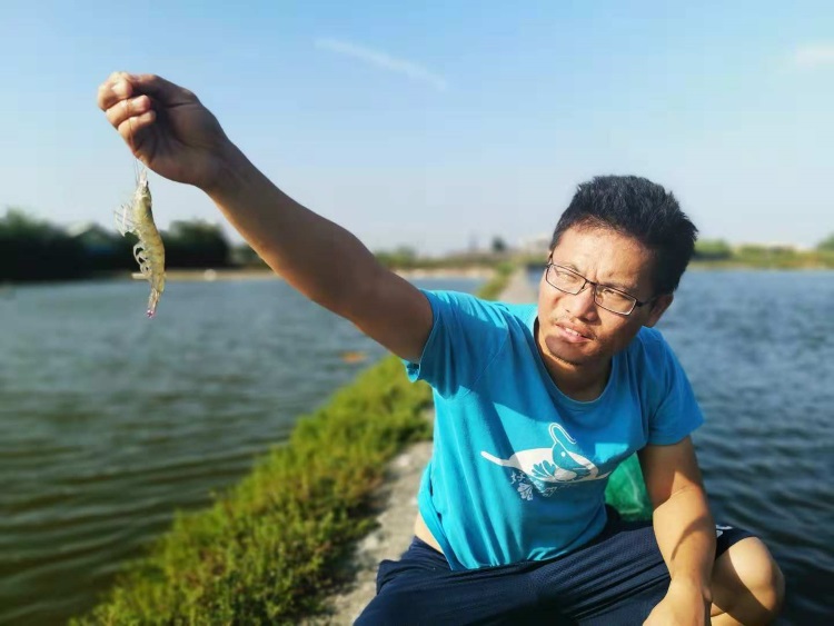 第一天 ‧ 第一场 ‧ 第二名:刘敏军《探世界》