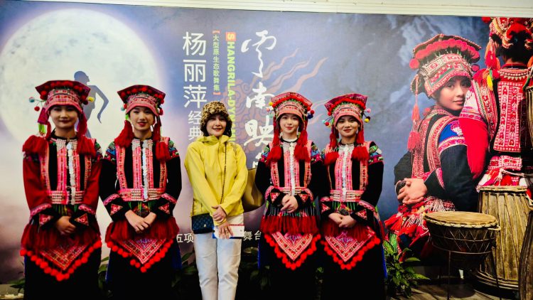 李桑 ‧ 花开昆明不凋谢 建水古城话千年! P9 E1739950944622