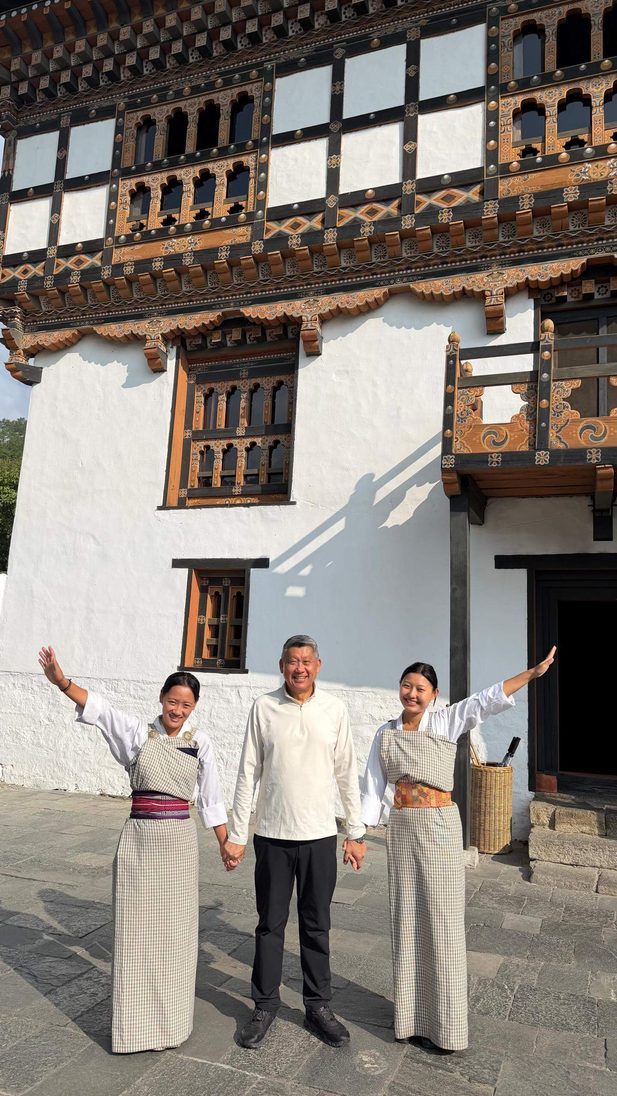 李桑 ‧ 不丹安缦,低调奢华 Bhutanese people in traditional dress.
